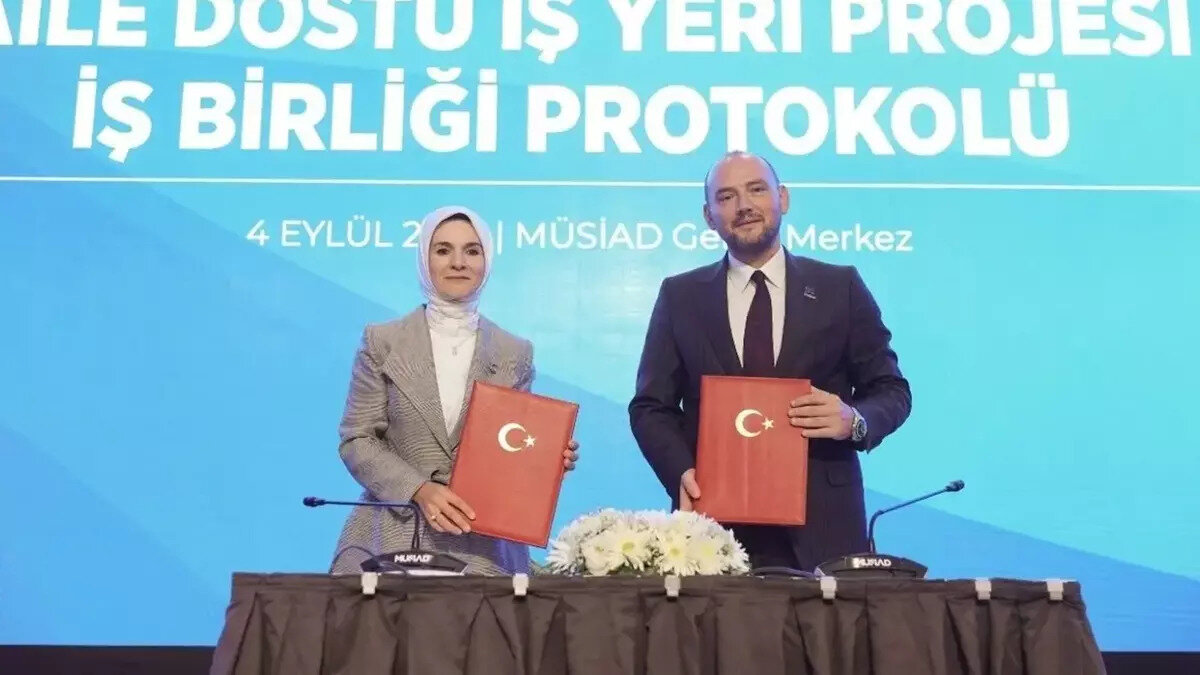 İmza töreninde konuşan MÜSİAD Genel Başkanı Burhan Özdemir uygulama hakkında şunları söyledi: <br><br>“Bazen bir çalışanın gözünde ‘Eşim doğum yapacak, masrafları karşılayabilir miyim?’ telaşını görürsünüz. Ya da yeni evlenecek bir gencin yuvamı nasıl kurarım kaygısına tanık olursunuz. İşte bu proje, o kaygıları sevince ve huzura dönüştürmek için hayata geçirildi. Kampanyaya 1.025 firmamız güçlü bir şekilde katıldı. Daha da artıracağız. Bu firmalar, yeni evlenecek çalışanlarına 3, çocuk sahibi olacaklara ise 2 asgari ücret destek vererek aileyi sadece sözde değil fiilen koruduklarını gösterecek.”