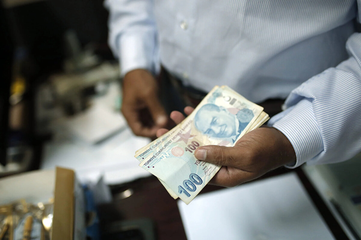 Hangi Banka Ne Kadar Promosyon Veriyor?<br>•Kamu Bankaları (Ziraat, Halkbank, Vakıfbank): 12 bin TL’ye kadar<br>•Özel Bankalar (Akbank, Garanti BBVA, Yapı Kredi, TEB, QNB, Denizbank, İş Bankası): 20 bin – 27 bin TL arası<br>Bankalar promosyon ödemelerini üç yılda bir yaparken, emekliler bu ödemelerin yılda bir kez yapılmasını talep ediyor.<br>