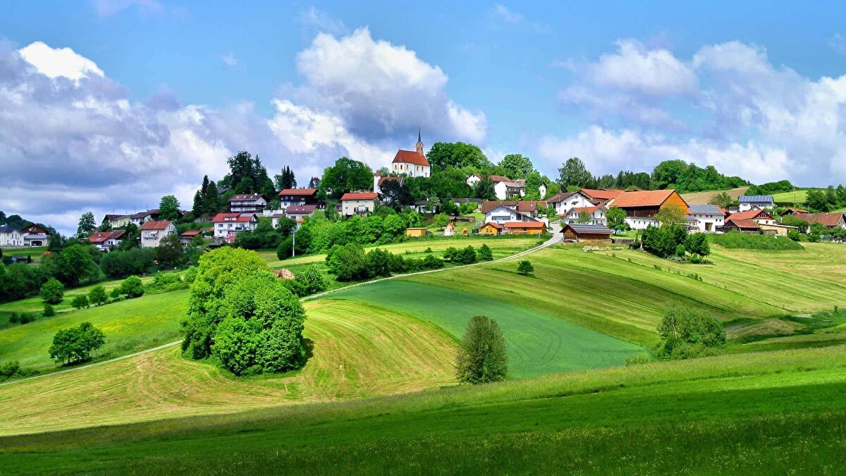 Forbes, dünyanın en güzel köylerini açıkladı. İngiltere’den Japonya’ya birçok ülkenin köyü listede sıralandı. Türkiye’den de bir köy bu seçkiye girmeyi başardı. Köylerin tam listesi aşağıda 👇