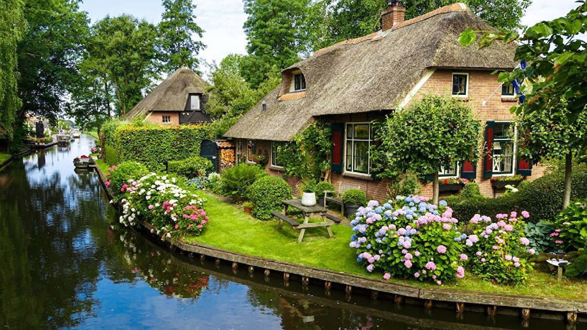 4.🇳🇱 Giethoorn, Hollanda