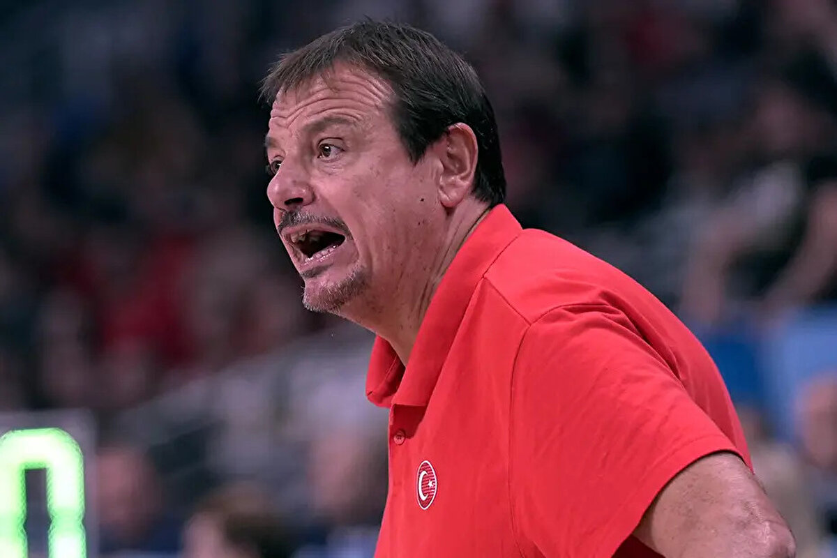 "İsveç maçına hazırız" diyen Ataman, "Aslında biz takımımızın potansiyelini gördük. Ben bu potansiyeli biliyordum ama bütün maçlarda kusursuz oynadık. Savunmada da hücumda da mükemmeldik. Topu çok iyi dolaştırdık, sürekli paylaştık. Özellikle de favori Sırbistan'a karşı inanılmaz bir maç çıkardık. Umarım çeyrek finale, oradan da finale kadar ilerleriz" ifadelerini kullandı.<br><br>