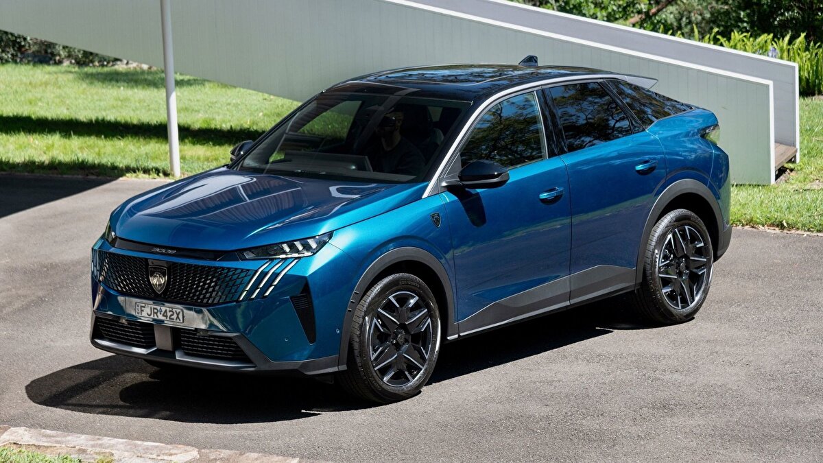 Yeni 3008 Allure 1.2 Hybrid 145hp* eDCS6: 2.359.500 TL<br><br>Yeni 3008 GT 1.2 Hybrid 145hp* eDCS6: 3.195.000 TL