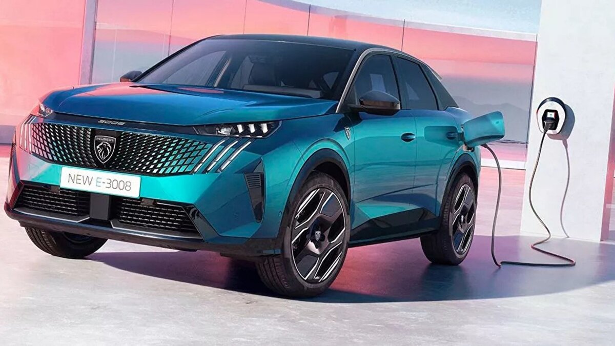 Yeni E-3008 Allure 157kW (210hp)*: 2.464.500 TL<br><br>Yeni E-3008 GT 157kW (210hp): 3.411.000 TL