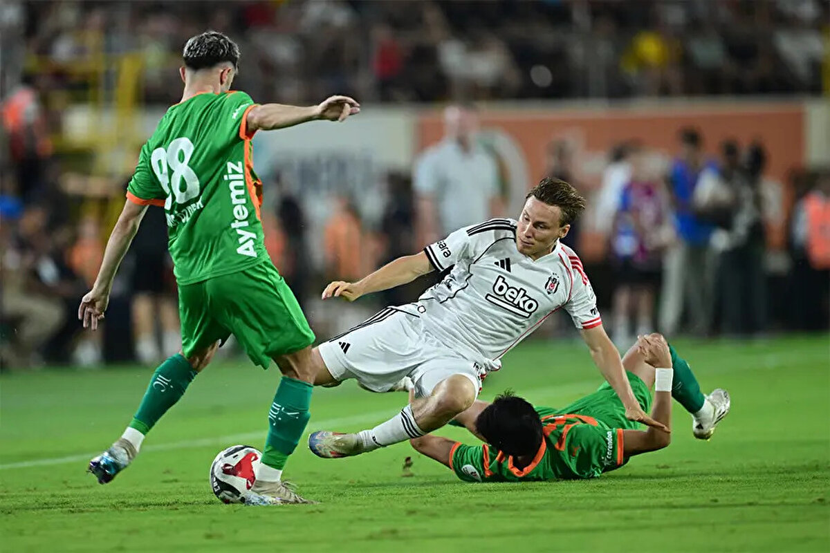 2-0 kaybedilen maçta Svensson 90 dakika, Ernest Muçi 58 dakika ve Joao Mario 15 dakika sahada kaldı.<br><br>