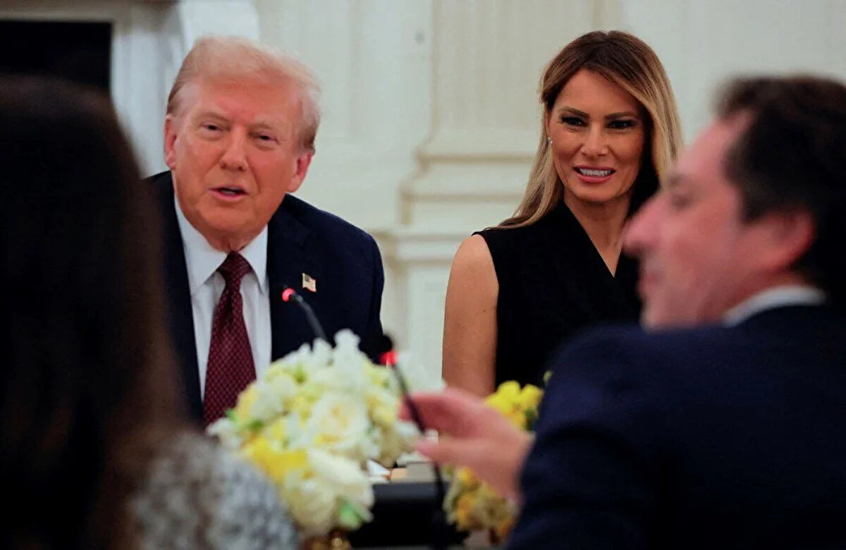 Trump, yemekte yaptığı konuşmada, özellikle yapay zeka alanındaki yatırımlardan övgüyle bahsetti ve ABD'nin bu alanda Çin'in önünde olduğunu belirtti.