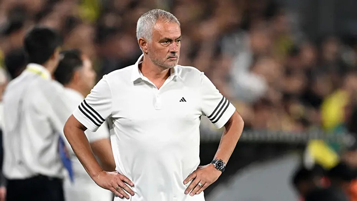 Öte yandan Fenerbahçe Kulübü, Mourinho'yla ilgili sosyal medyada ortaya atılan iddiaları yalanladı.<br><br>