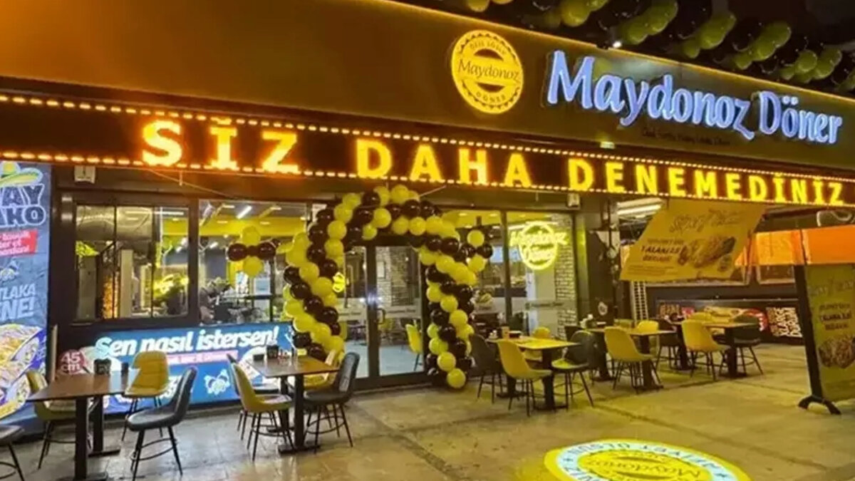 TMSF, FETÖ iltisakı nedeniyle kayyum atanan ve ülke genelinde yüzlerce şubesi bulunan ünlü döner zinciri Maydonoz Döner'i satıyor.