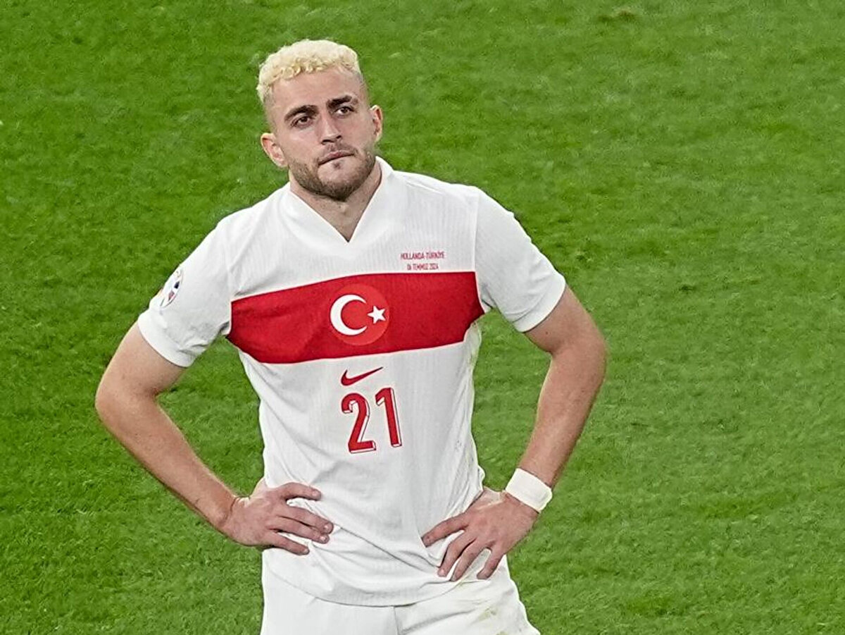 Dün akşam oynanan Gürcistan-Türkiye maçının 66. dakikasında oyuna giren Barış Alper Yılmaz, 4 dakika sonra kırmızı kart görmüştü.<br><br>