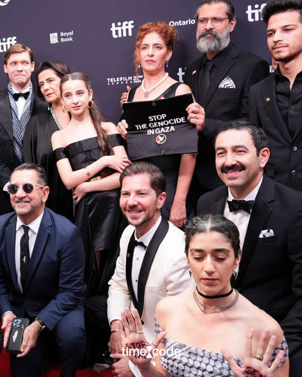 Festival seyircileri, ekibin bu çıkışını uzun süre alkışladı.