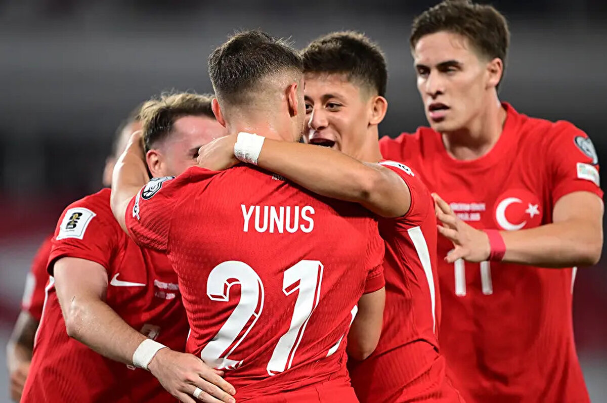 Arda Güler'in açıklamaları şöyle:<br><br> <br><br>"Yarın bizim için çok önemli bir maç olacak. Yarın kazanan takım belki de grupta birinciliğe oturacak. Yarın İspanya bizden fazla topa sahip olabilir ama baskıyla karşılık vermek istiyoruz, evimizde oynuyoruz. Son oynadıkları 25 maçı hiç kaybetmemişler onlara saygı duyuyoruz. Ancak biz de neler yapabileceğimizi biliyoruz. Dani Carvajal ile bu maçı konuştuk. Ne kadar zor maç olacağını söyledim, onlar da bunu biliyor. Türkiye'deki atmosferi onlar da biliyor. Ben Madrid'e döndüğümde kazanan tarafta olmak istiyorum ve inşallah kazanan tarafta olurum.