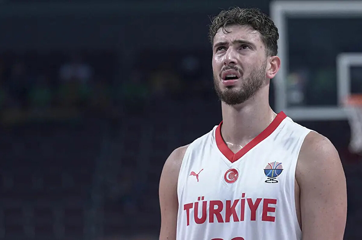 "İkinci yarı daha sert çıktık. Kontrolü elimize aldık. Ama İsveç de çok zor şutlar soktu. Biz oyunda kalmayı başardık, kazanmayı başardık. Takım arkadaşlarımı tebrik ediyorum". İsveç'i de tebrik ediyorum güzel maç çıkardıkları için."<br><br>