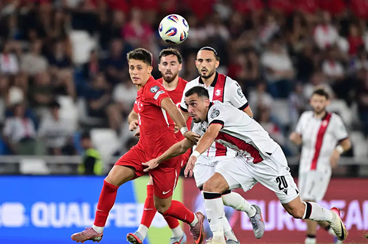 Arda Güler'e basın toplantısında Lamine Yamal'ın yaşına göre performansının çok üst düzeyde olduğu belirtererek bir soru yöneltildi.<br><br><br>