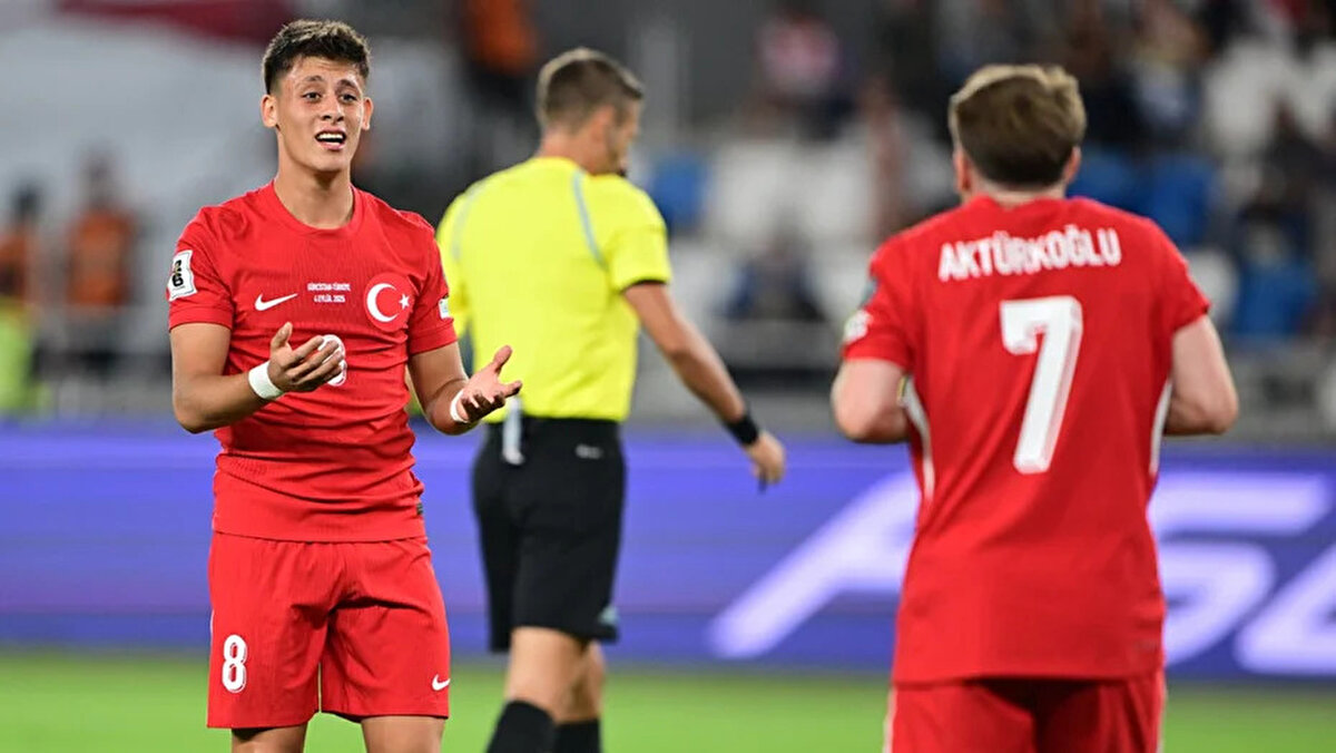 Arda Güler'in Yamal için "Şaşırmıyorum" ifadesi İspanyol basınında manşetleri süsledi. Real Madrid forması giyen milli futbolcunun, İspanya maçında Türkiye'nin en büyük kozu olacağı belirtildi.<br><br>