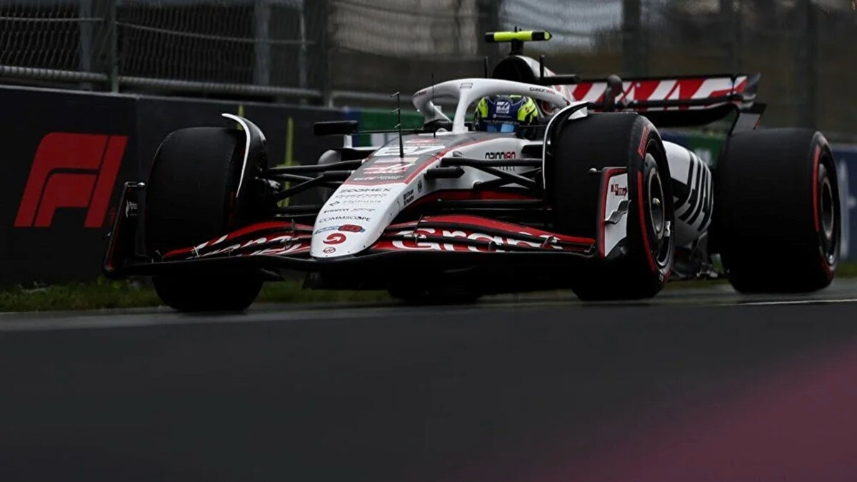 F1 İTALYA GP SIRALAMA TURLARI HANGİ KANALDA?<br><br>Sıralama turları, 6 Eylül 2025 Cumartesi günü TSİ 17.00'de Monza'da yapılacak. Seans, yarışın grid düzenini belirleyecek ve yaklaşık bir saat sürecek.