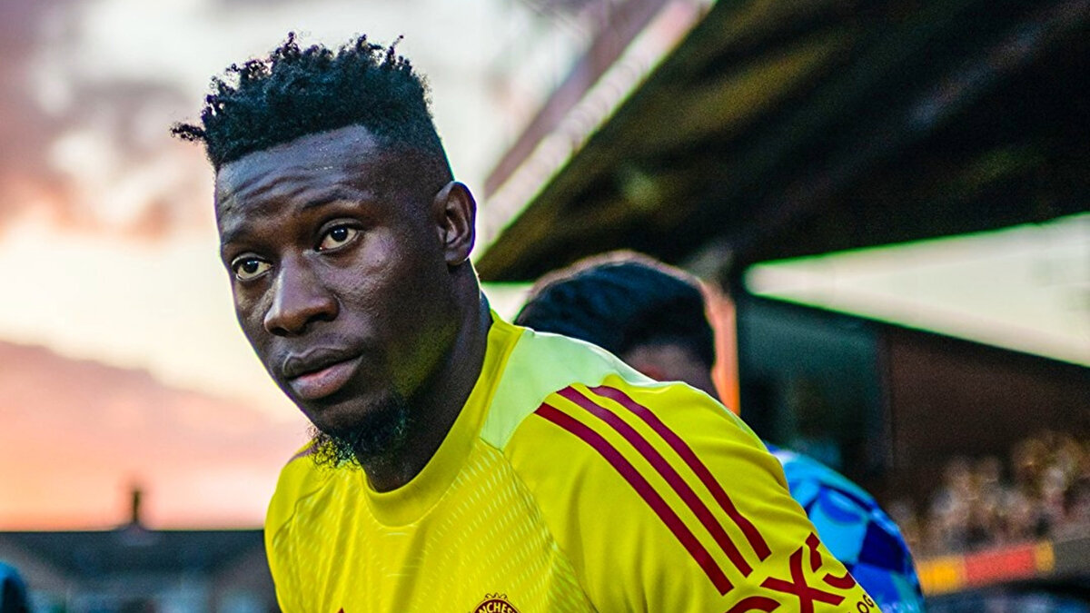 2015 yılında Ajax'a sadece 150 bin euroya transfer olan yıldız isim, burada geçirdiği 8 sezonun ardından Inter'e bedelsiz olarak katıldı. 2023 yazında Manchester United, Onana için 50 milyon 200 bin euro bonservis ödedi.