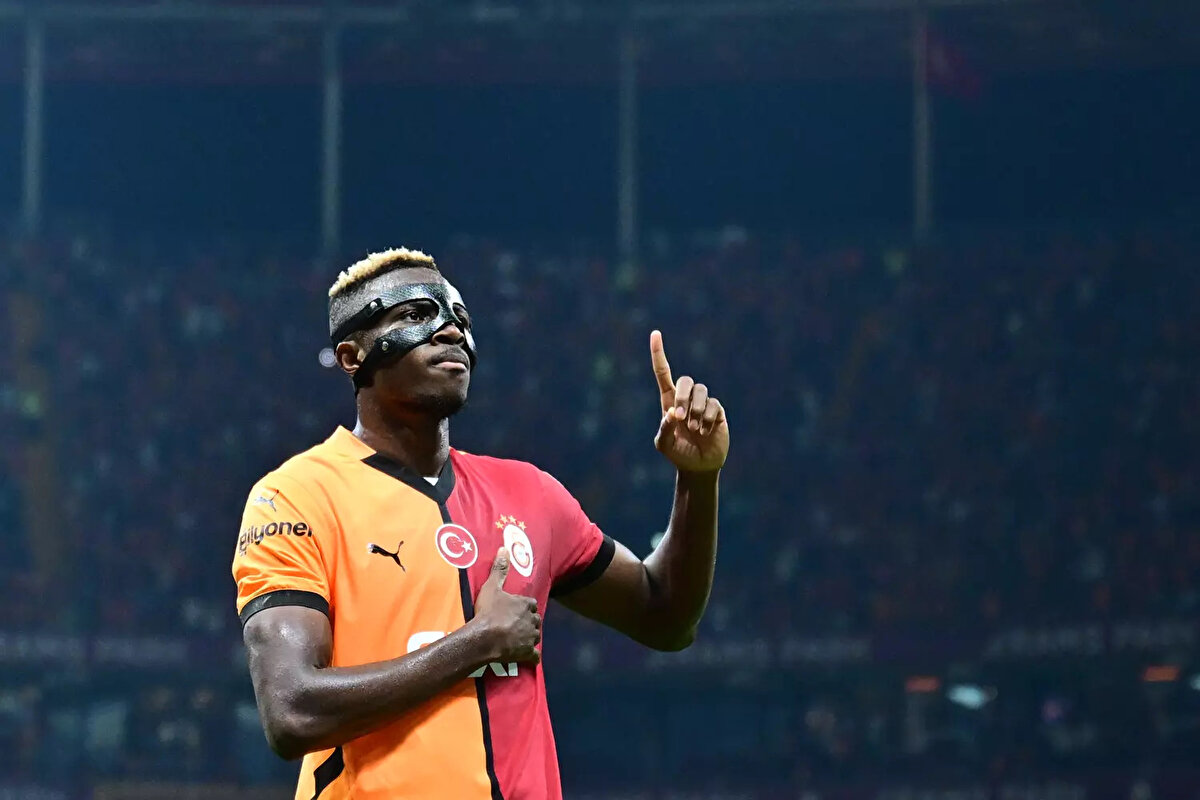 Yıldız oyuncu karşılaşmanın 35. dakikasında sakatlandı ve yerini Dessers'e bıraktı.