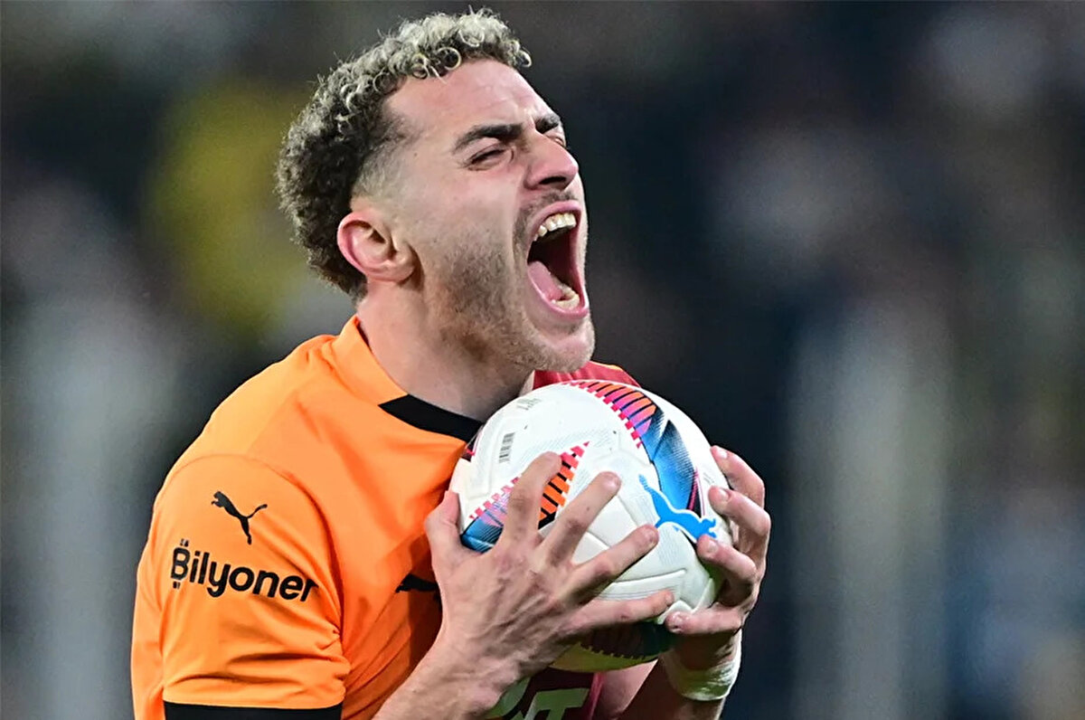 Dursun Özbek'in milli futbolcuya herhangi bir ceza vermeyeceği, artık bu defteri kapattığı ve gündeminden bu konuyu kaldıracağı belirtildi.