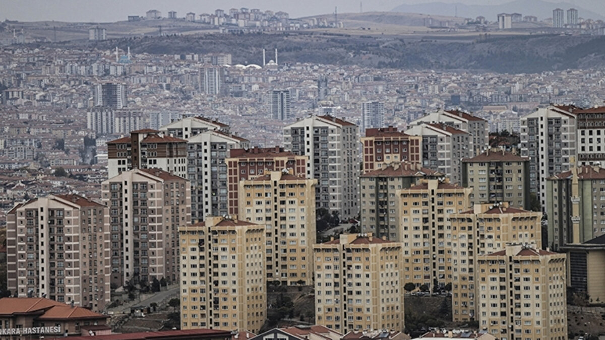 Çevre mevzuatına uymayan tesisler için ise rekor cezalar gündemde. Atık bertaraf ve arıtma tesislerini kurmayanlara tam 1 milyon 671 bin 844 TL para cezası kesilecek. Uzmanlar, bu yaptırımların toplumda düzeni sağlamak ve çevre bilincini artırmak açısından önemli olduğunu belirtiyor.