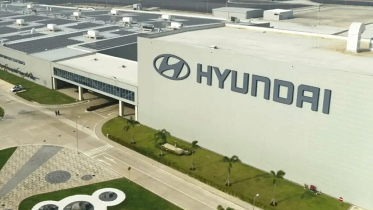 İç Güvenlik Bakanlığı yetkililerinin, söz konusu soruşturma ve baskınla ilgili daha ayrıntılı bilgi paylaşmak üzere basın toplantısı planladığı bilgisi paylaşıldı.