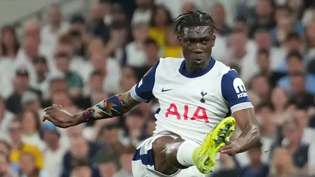 Olası bir transfer durumunda bu futbolcu, Avrupa listesinde yer alamayacak. Fenerbahçe, UEFA Avrupa Ligi’nde yoluna devam ederse teslim ettiği listeyi yenileyebilecek.