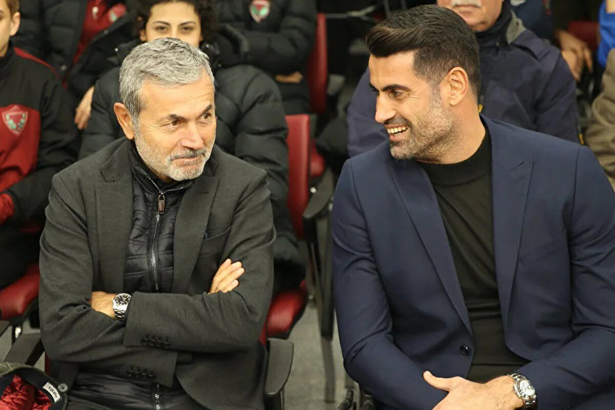 Ara verdiği süreçte durduğu pozisyon ve yaptığı konuşmaların "hiçbir göreve talip olmadığının ısrarlı ve açık bir göstergesi" olduğunu hatırlatan Kocaman, şu ifadelerle sözlerini tamamladı:<br><br> <br><br>"Son olarak; Sadettin Bey'in değerli açıklamaları ve çok kıymetli teklifi için teşekkür eder, henüz vermediğim bir bırakma kararı üzerine yeni bir kariyer planı inşa etmeyi iç muhasebemde şu an için doğru bulmadığımı ifade etmeliyim."