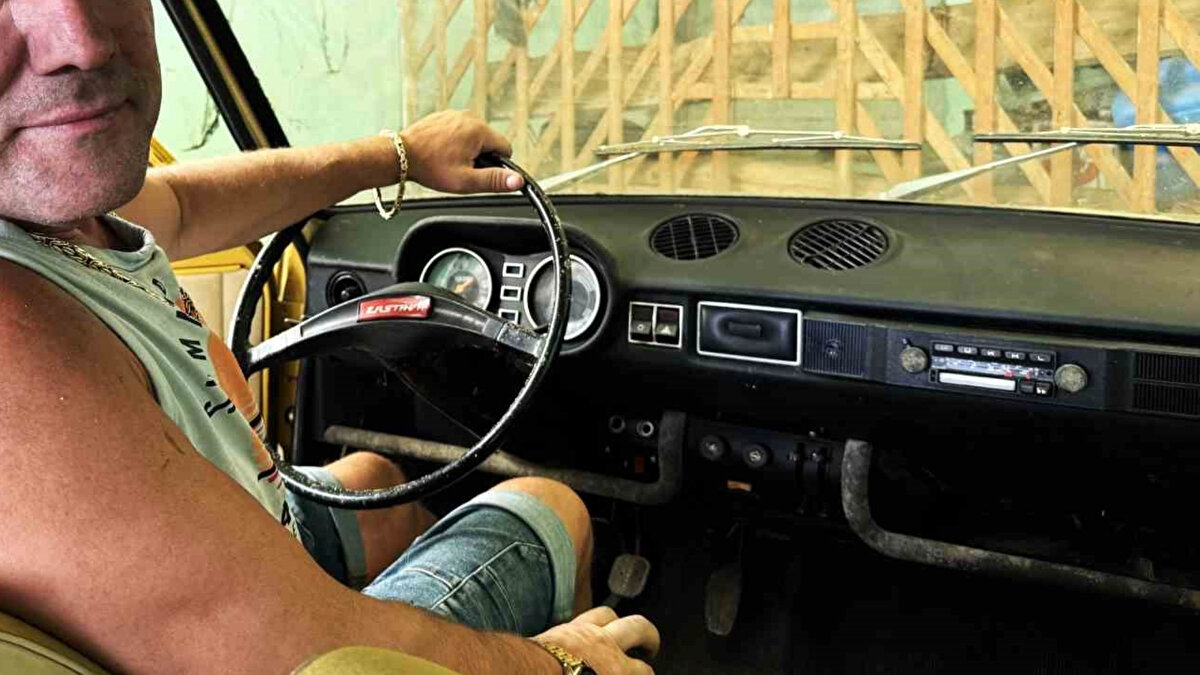 Almanya’da yaşayan Abidin Bostancı’nın babası Hüseyin Bostancı 1980’li yıllarda, çalıştığı yerden alacaklarına karşı Fiat lisanslı Zastava 1100 model otomobili satın aldı.