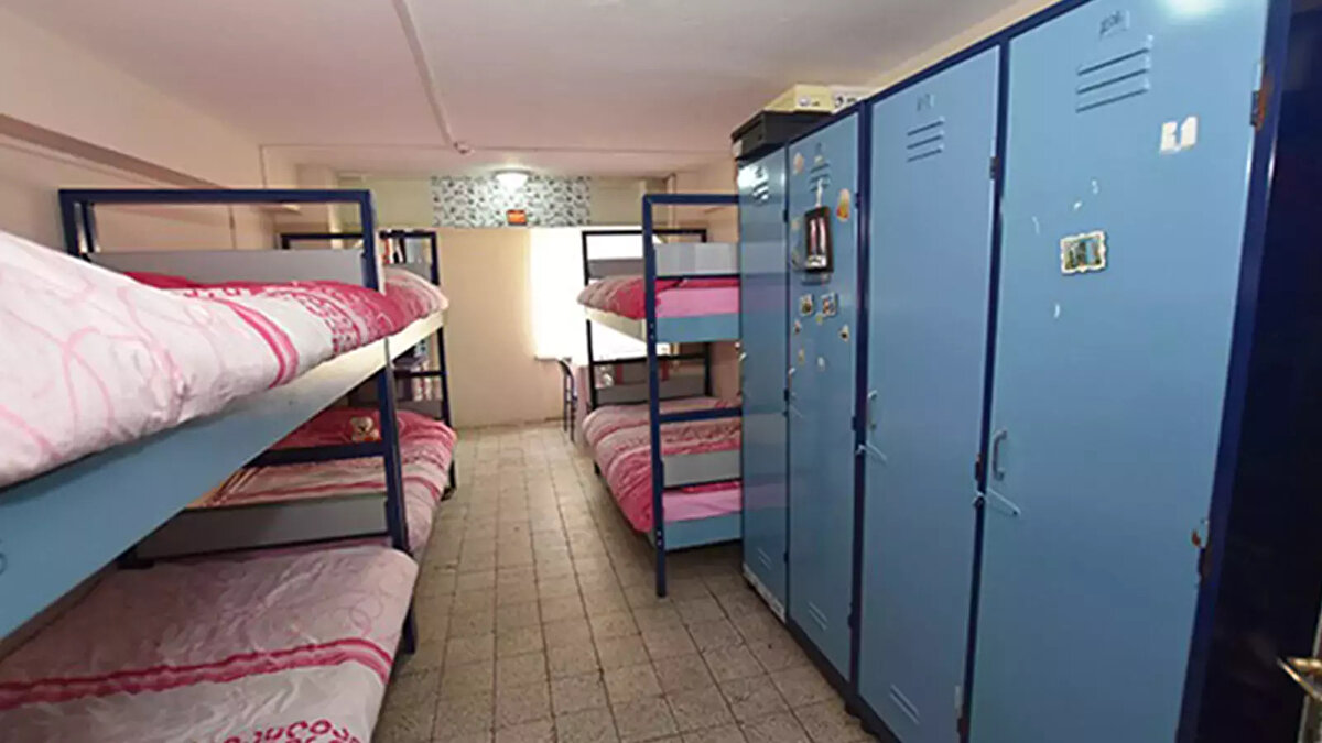 KYK Yurt Sonuçları Ne Zaman Açıklanacak?<br><br>Başvuruların bitmesinin ardından gözler sonuçlara çevrildi. Edinilen bilgilere göre, KYK yurt sonuçları en geç 15 Eylül 2025 tarihine kadar açıklanacak. Sonuçların duyurulmasının ardından öğrenciler, kazandıkları yurtlara kesin kayıt yaptırabilecek.