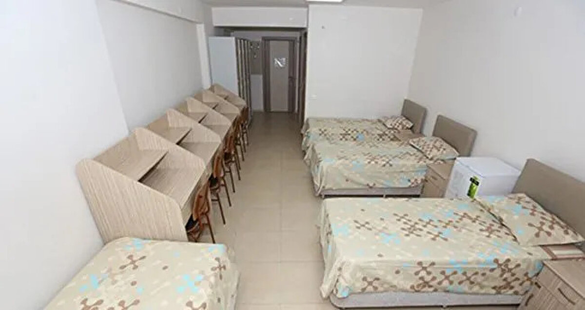 KYK Yurt Sonuçları Nereden Sorgulanır?<br><br>KYK yurt sonuçları açıklandığında öğrenciler, sonuçlarını şu adreslerden öğrenebilecek:<br><br>GSB’nin resmi internet sitesi<br><br>e-Devlet Kapısı (turkiye.gov.tr)<br><br>Sonuç sayfasında, öğrencilerin hangi yurda yerleştiği ve kesin kayıt işlemleri için gerekli belgeler yer alacak.