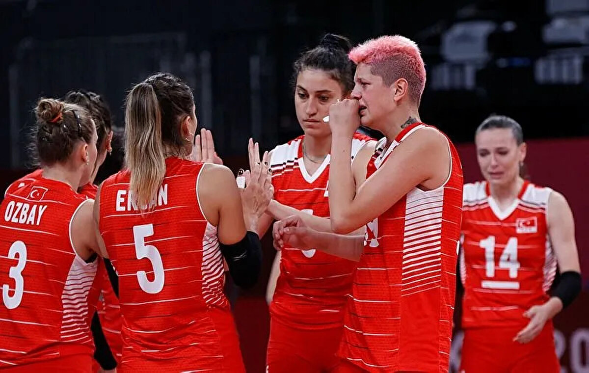 İlk set İtalya'nın<br><br><br>22-20 önde gittiğimiz 1. seti 23-25 kaybettik.