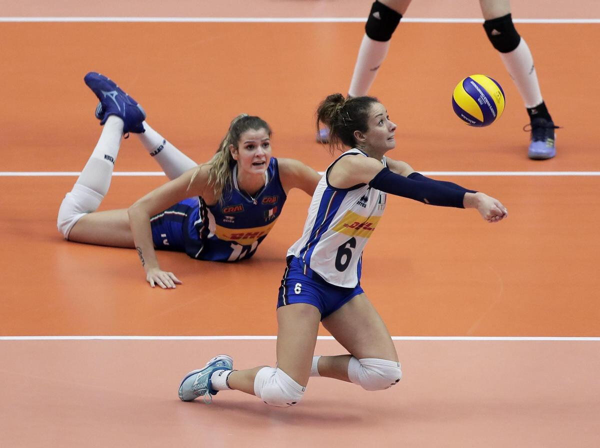 Monica De Gennaro Kimdir?<br>8 Ocak 1987 doğumlu Monica De Gennaro, İtalya Milli Takımı ve Imoco Volley forması giyen dünyaca ünlü bir libero. İtalya ile 2012 ve 2016 Yaz Olimpiyatları’nda yer aldı.<br>