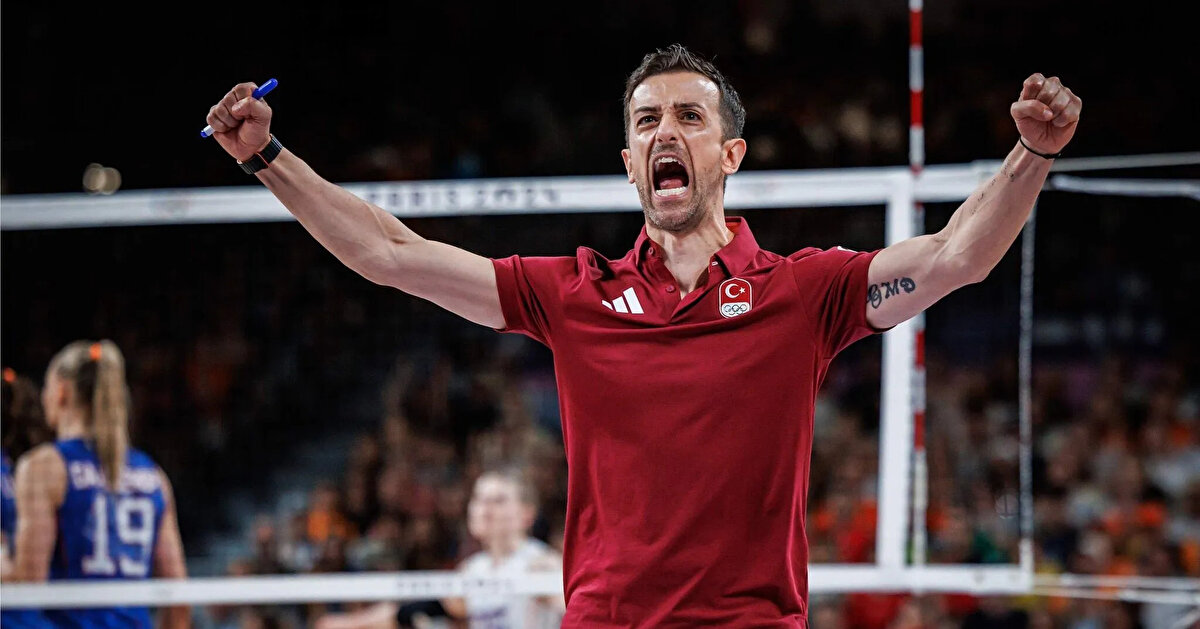 Tayland’da düzenlenen FIVB Kadınlar Dünya Voleybol Şampiyonası finali öncesinde, A Milli Kadın Voleybol Takımı’nın başantrenörü Daniele Santarelli ve eşi Monica De Gennaro spor gündeminde öne çıktı.