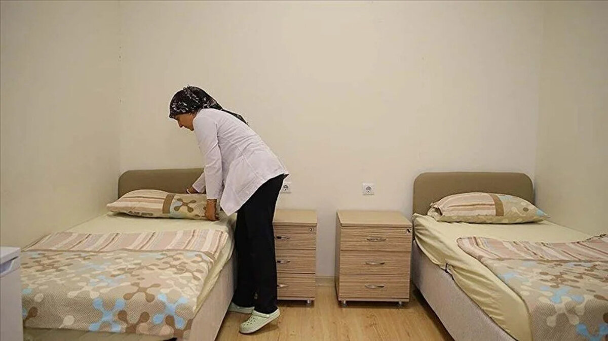 Kadro ve branş dağılımı belli oldu<br><br>Resmi Gazete ilanına göre, 166 erkek ve 284 kadın olmak üzere toplam 450 sözleşmeli yurt yönetim personeli alınacak.