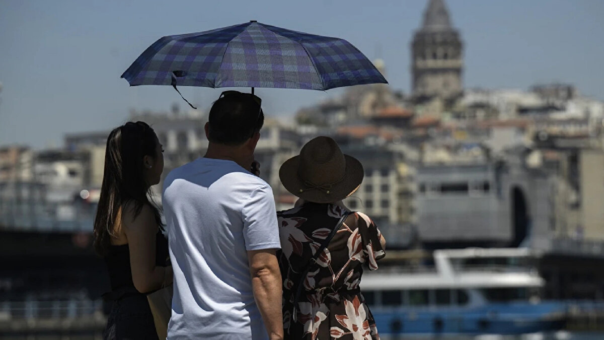 Özellikle Karadeniz, İç Anadolu ve Ege’nin bazı illerinde kuvvetli yağış riski bulunuyor. Marmara’nın güneyi ile Kuzey Ege kıyılarında ise sert rüzgâr dikkat çekiyor. Vatandaşların, ani sel ve su baskını gibi olumsuzluklara karşı tedbirli olması gerekiyor.