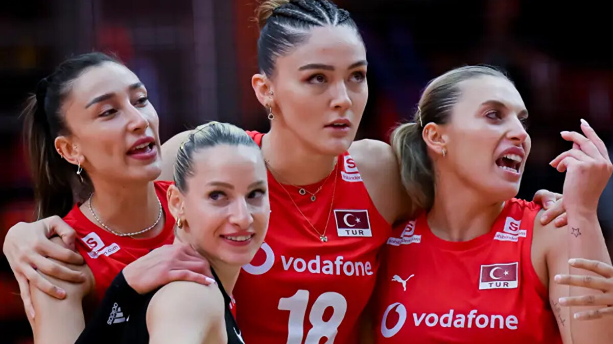 BRONZ MADALYA MÜCADELESİ BRAZİLYA-JAPONYA<br><br>Final öncesinde ise üçüncülük maçı oynanacak. Brezilya, Türk başantrenör Ferhat Akbaş’ın çalıştırdığı Japonya karşısında TSİ 11.30’da bronz madalya için sahaya çıkacak.