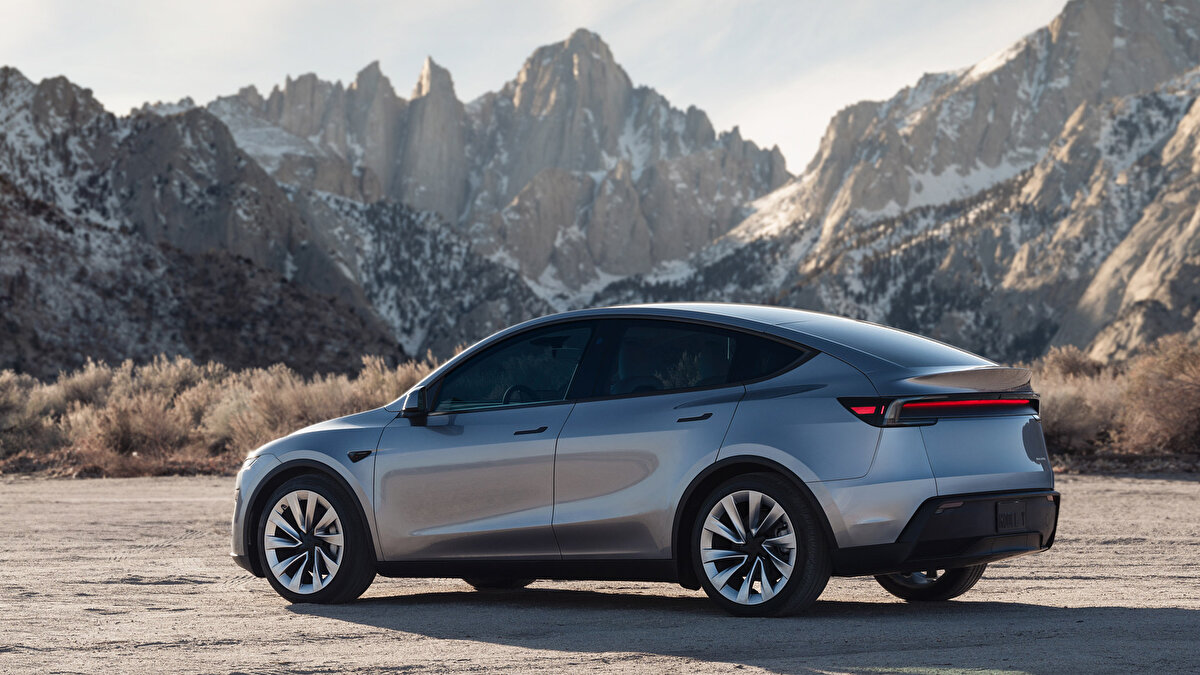 Yeni Tesla Model Y Standart Range Arkadan Çekiş için batarya değişimi 389 bin 573 TL'den başlarken, Long Range Dört Çeker versiyonu için bu ücret 690 bin 965 TL'ye kadar çıkıyor.