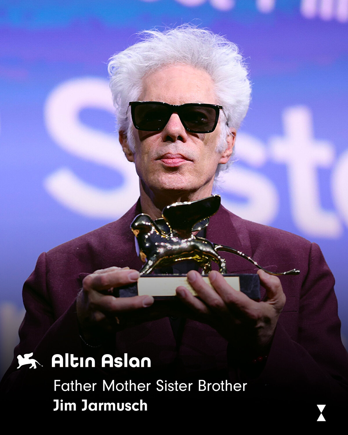 Altın Aslan, Father Mother Sister Brother filmiyle usta yönetmen Jim Jarmusch’a verildi.