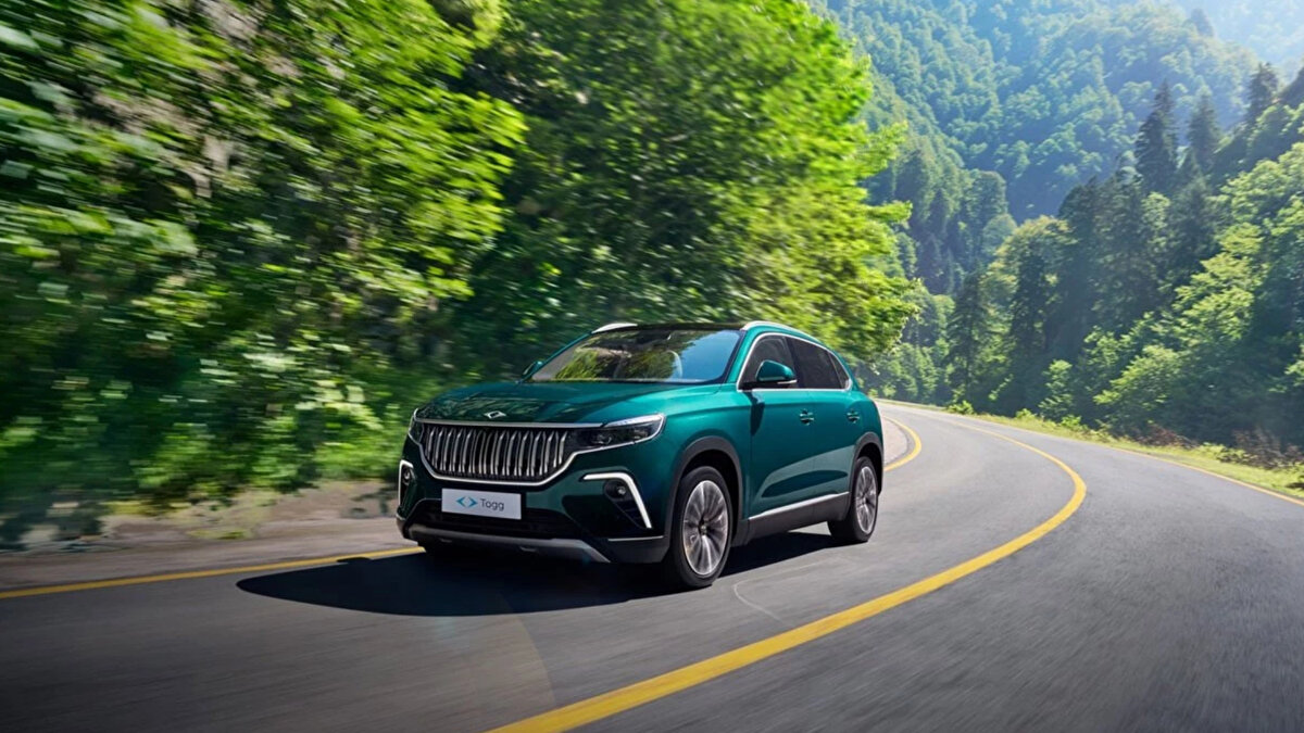 Togg T10X Eylül 2025 fiyatları belli oldu<br><br>Togg, 2024 yılında lansmana özel olarak 1 milyon 432 bin 600 TL'den satışa çıkardığı T10X modelinde, 2025'in ilk yarısında yapılan ÖTV düzenlemesi sonrası fiyat artışına gitmişti. Ağustos ayında gelen zamların ardından Eylül ayında fiyatlarda herhangi bir değişiklik yapılmadı.