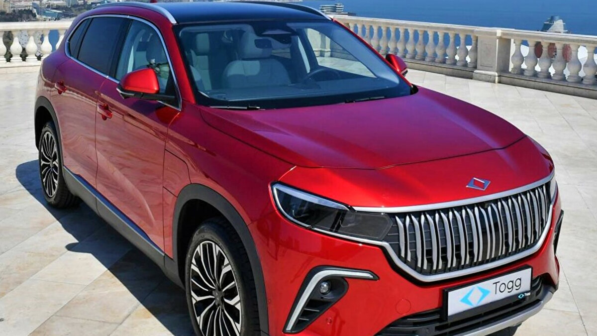 Togg faizsiz kredi kampanyaları sürüyor<br><br>Togg, yerli otomobile ulaşımı kolaylaştırmak için finansman desteği de sağlıyor. 12 ay vadeli ve %0 faizli kredi kampanyası, kamu bankaları ve özel iş birlikleri aracılığıyla devam ediyor. Bu imkan sayesinde vatandaşların T10X modeline erişimi kolaylaşıyor.