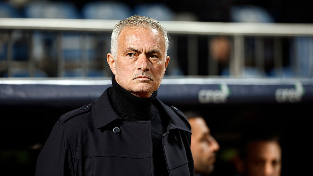 Teknik direktör Jose Mourinho ile yollarını ayıran Fenerbahçe yönetimi, yeni hoca için çalışmalarına başladı. Yönetimin listesinde yer alan hocalar ise belli oldu.
