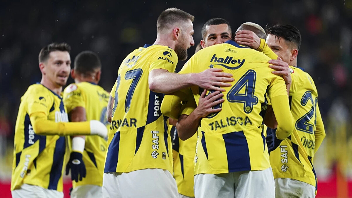 Süper Lig'de deplasmanda Gençlerbirliği'nin 3-1 mağlup eden sarı-lacivertli takım bu hafta Kadıköy'de Trabzonspor'u konuk edecek.