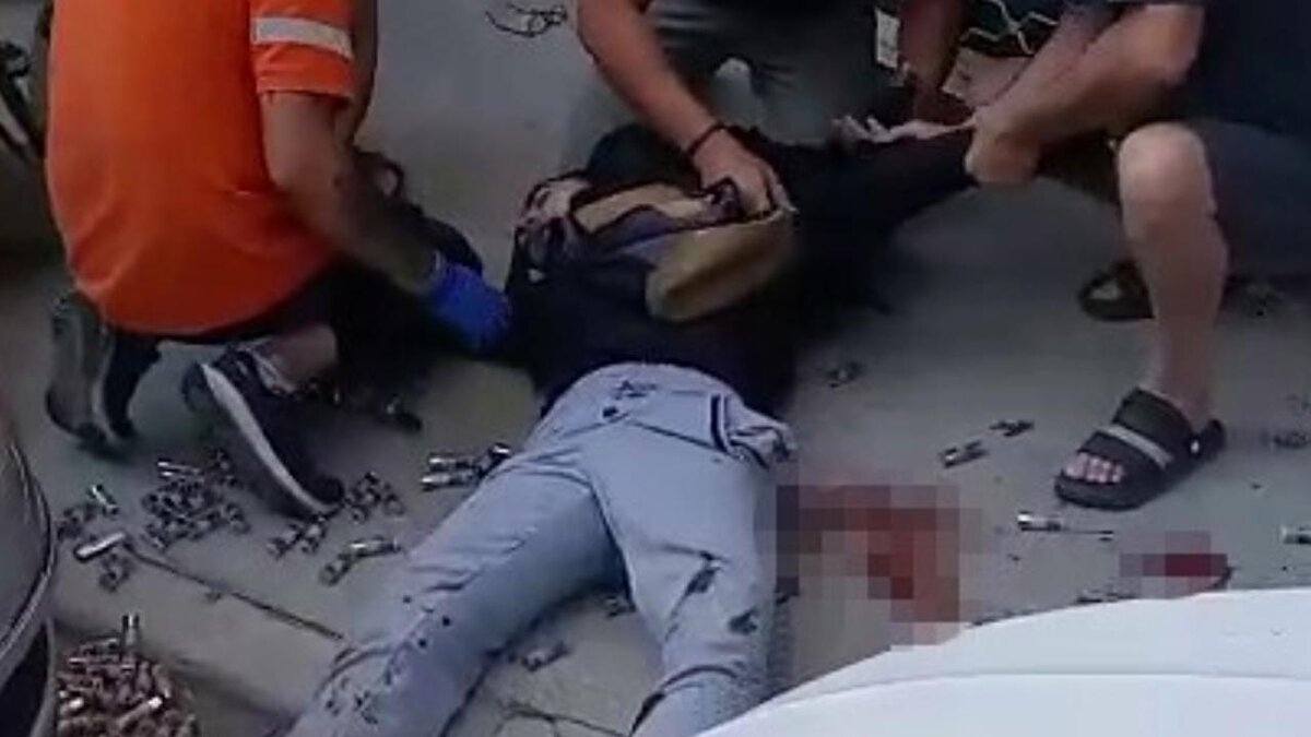 Radikalleşmişti. Namaz kılıyordu sürekli. Normalde ise pısırık bir çocuktu. Bunu yapması bizi şok etti. Keşke girdiği siteleri polise haber verseydik. Çocuğun telefonu incelensin. Kimlerle irtibatlı olduğu ortaya çıkacaktır.'