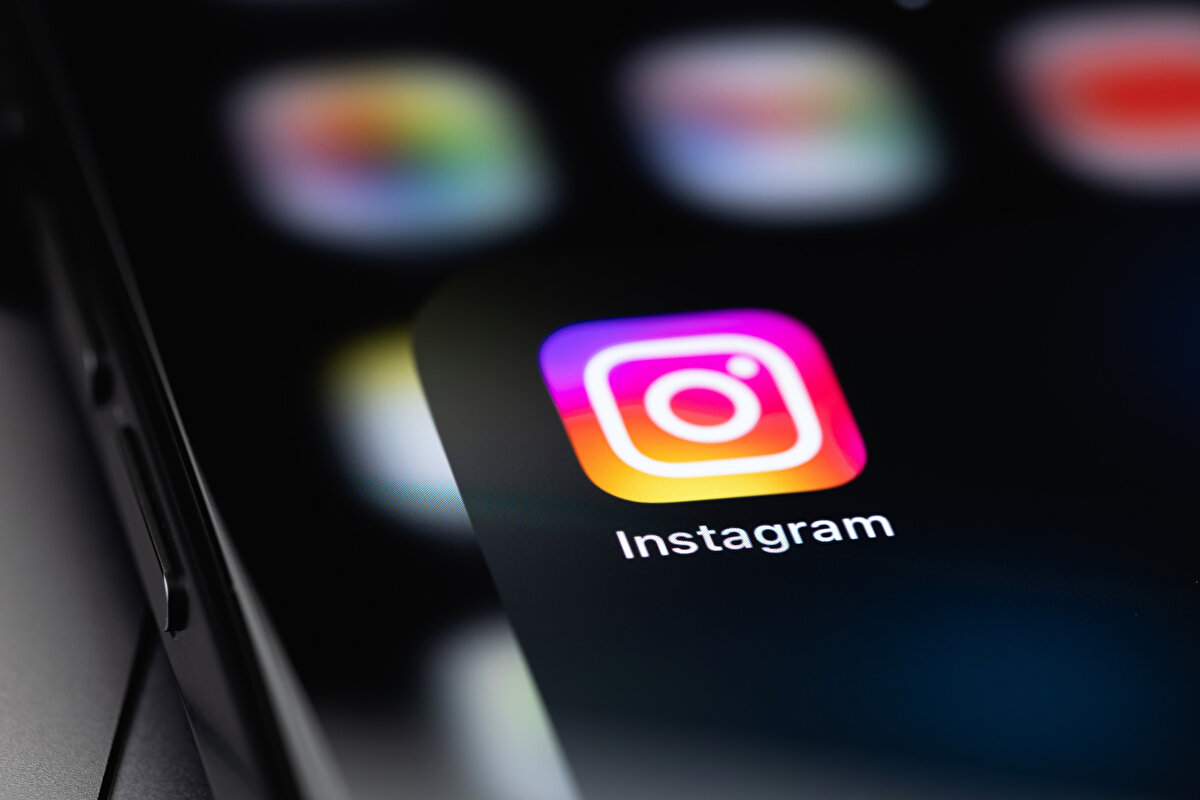 INSTAGRAM'A NE OLDU?<br>Sosyal medya kullanıcıları, “Instagram’da sorun var, ana sayfa yenilenmiyor, ayarlara girilmiyor” şeklinde paylaşımlar yaparak problemleri dile getirdi. Sorunun bölgesel mi yoksa küresel mi olduğu ise henüz netleşmedi.<br>
