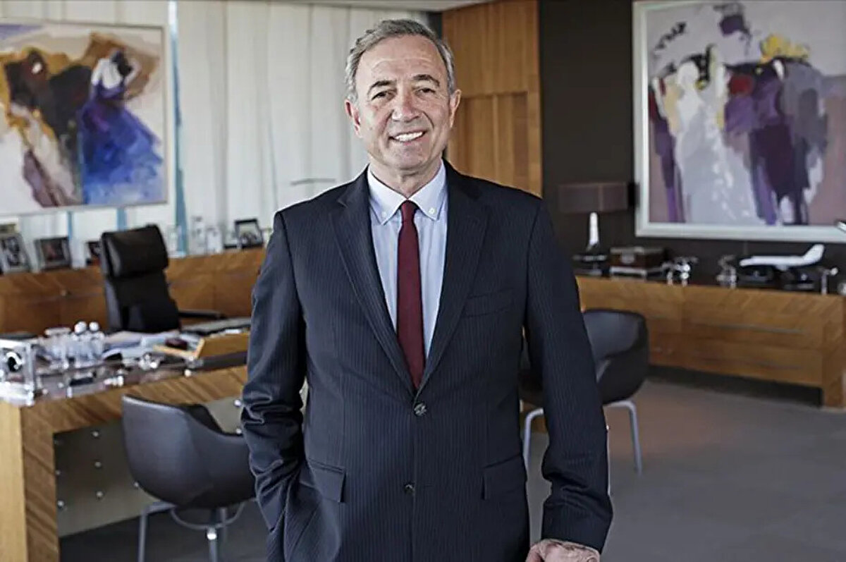 "Bizim en büyük gurur kaynaklarımızdan birisi amatör kulüpler. Her amatör branşta kafaya oynuyoruz. Bunun finansman tarafı da var. Dereağzı'nın tamamı amatör branşlarda. Futbol tamamen Dereağzı'ndan ayrılacak. Bu branşlar Dereağzı'nda yeni tesislere kavuşacaklar. Burayı yeniden yapıyoruz. Voleybol antrenman sahasıyla başladık."<br><br>