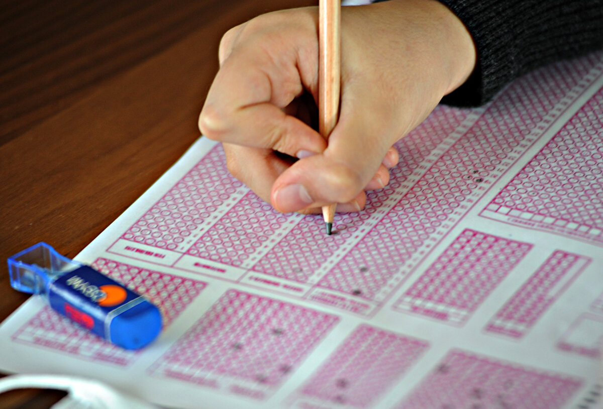 ÖSYM yaptığı açıklamada şu ifadelere yer verdi:<br><br>"28 Ağustos-04 Eylül 2025 tarihleri arasında tercihleri alınan 2025 Dikey Geçiş Sınavı’nın (2025-DGS) yerleştirme işlemleri tamamlanmıştır.'' denildi<br><br>Adaylar, yerleştirme sonuçlarına 8 Eylül 2025 tarihinde saat 14.00'ten itibaren ÖSYM’nin resmi internet süresi üzerinden erişebilecek.