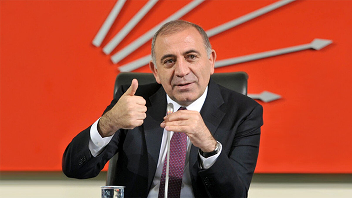 GÜRSEL TEKİN KAÇ YAŞINDA?<br>Doğum tarihi 6 Ocak 1964 olan Gürsel Tekin, Eylül 2025 itibarıyla 61 yaşında.<br>