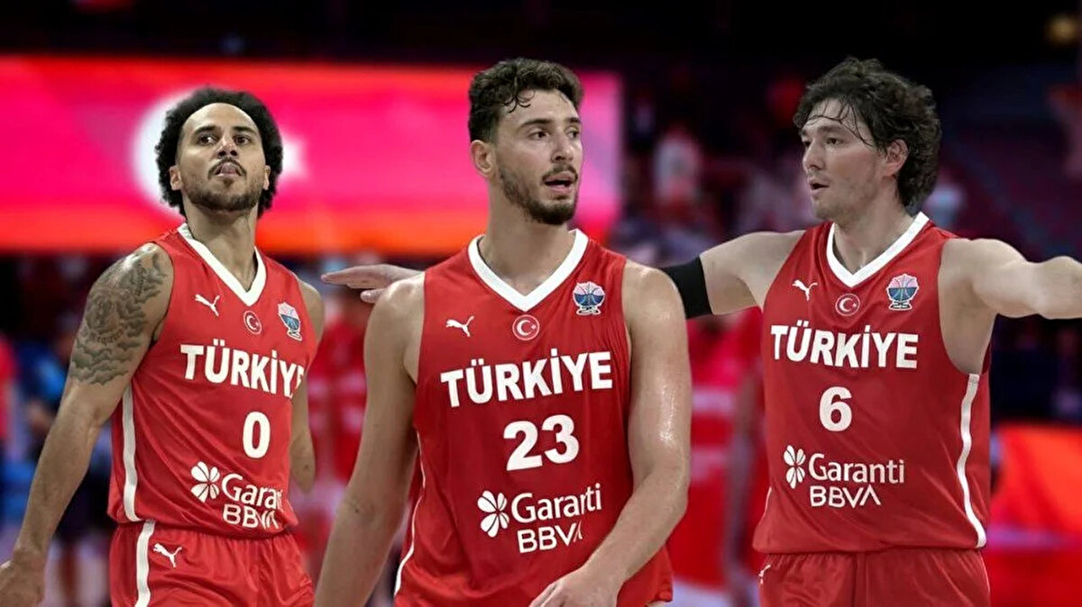 Türkiye - Polonya basketbol maçı ne zaman, saat kaçta?<br><br>A Milli Erkek Basketbol Takımı, 2025 Avrupa Basketbol Şampiyonası (EuroBasket 2025) çeyrek final mücadelesinde Polonya ile karşılaşacak.<br><br>Maç tarihi: 9 Eylül 2025 Salı<br><br>Başlangıç saati: 17.00<br><br>Maçın oynanacağı salon: Arena Riga (Letonya)