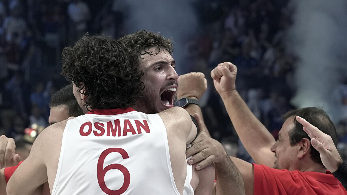 Polonya’nın çeyrek final yolu<br><br>Polonya ise gruptan çıkmasının ardından son 16 turunda Bosna Hersek’i 80-72 mağlup ederek adını çeyrek finale yazdırdı. Zorlu rakibini geçmeyi başaran Polonya, şimdi Türkiye karşısında yarı final bileti arayacak.