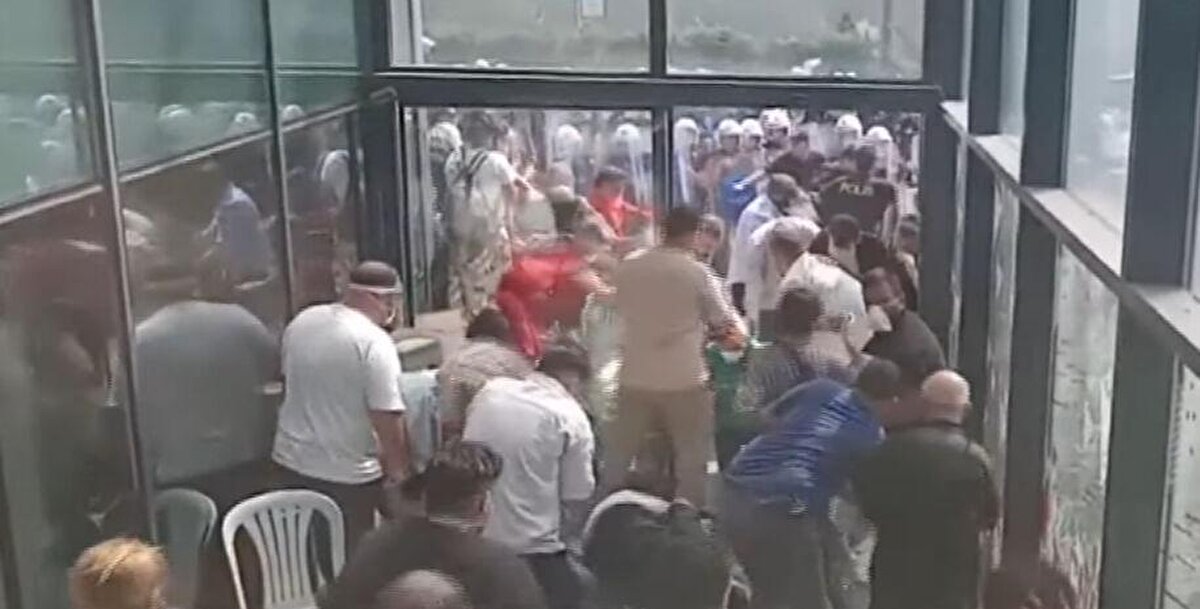 Tekin, kendilerinin kayyum olmadığını aktardı ve "Kayyum, Esenyurt'ta, Şişli'de" açıklamasını yaptı. 