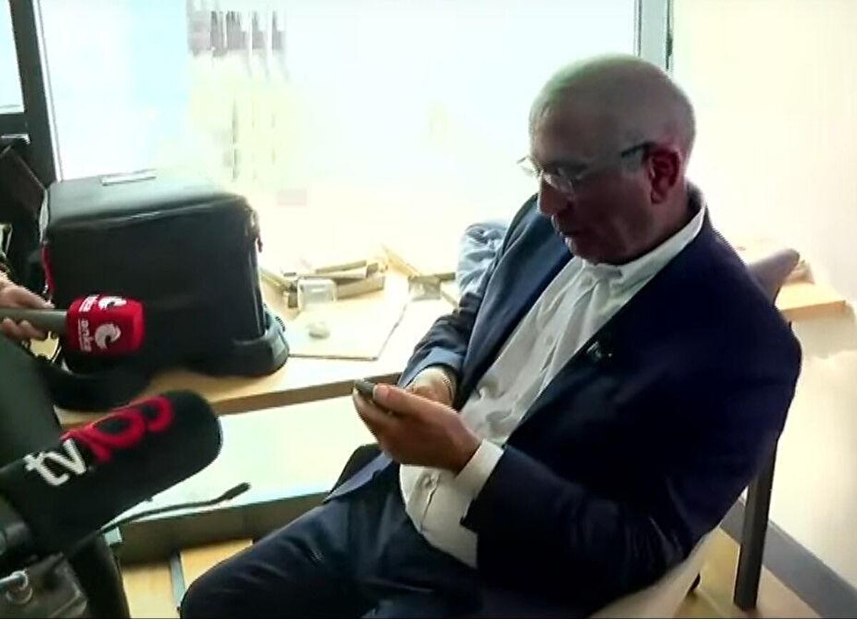 Gürsel Tekin açıklamalarının devamında kendisine tepki gösteren CHP’li seçmenin olmadığını aktardı ve "Ne gariptir altı gündür sesimiz çıkmamasına rağmen baba ocağına giderken el ele gidelim. Bizi engelleyemezler. CHP'lilerin bana tepkisi olmaz. Bizim tarafsızlığımıza hiçbir arkadaşımızın itirazı söz konusu değil. Yaptıklarımız yapacaklarımızın teminatıdır. Parti içerisinde hiçbir arkadaşımızı ayrıştırmadık.” dedi.