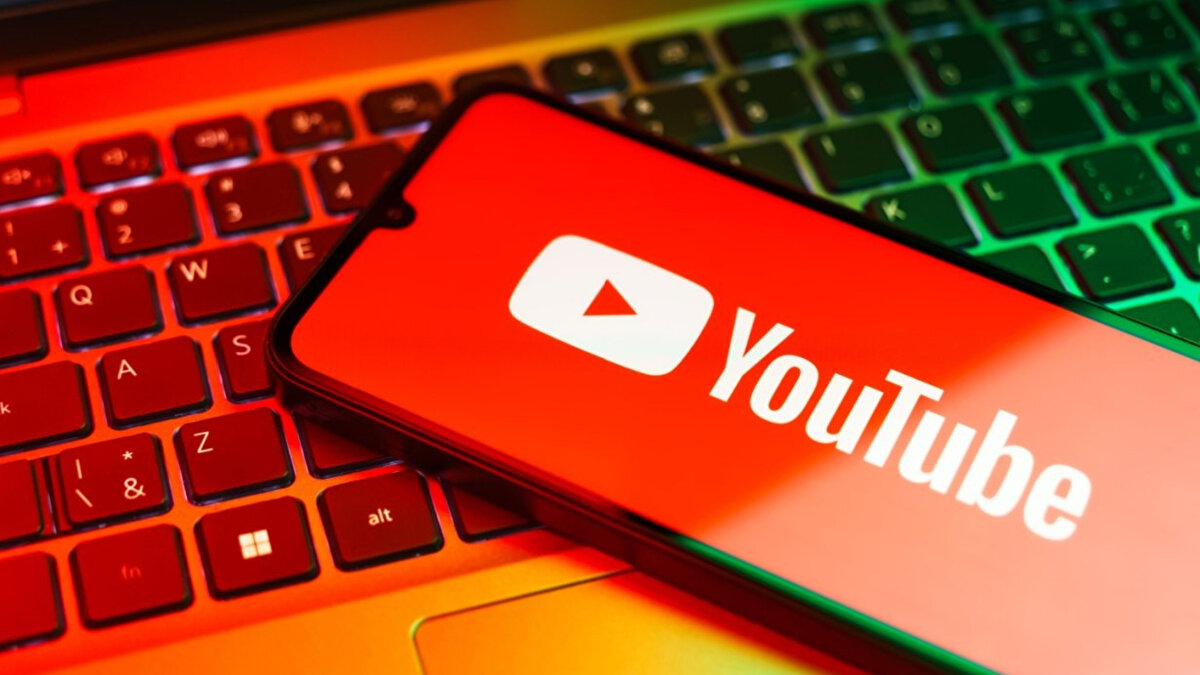 YOUTUBE VE WHATSAPP'TA SON DURUM<br><br>Video paylaşım platformu Youtube’da yaşanan sorunların büyük oranda çözüldüğü bildiriliyor. Kullanıcılar, Youtube’un ana sayfası ve müzik uygulamasına sorunsuz şekilde erişim sağlayabiliyor.<br>WhatsApp kullanıcıları ise zaman zaman mesaj gönderiminde gecikme yaşandığını ancak genel erişim probleminin ciddi boyutta olmadığını ifade ediyor.